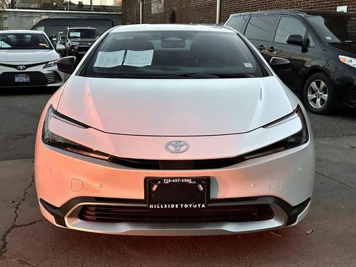 2024 Toyota Prius Prime SE