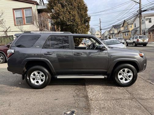 2022 Toyota 4Runner SR5