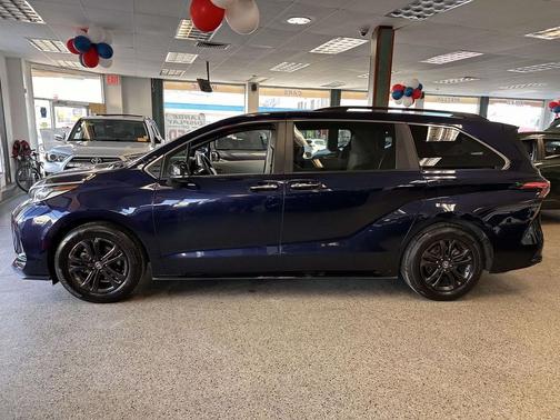 2024 Toyota Sienna XSE 7 Passenger