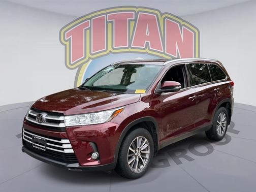 Ooh La La Rouge Mica 2019 Toyota Highlander XLE