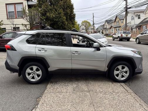 Silver Sky Metallic 2019 Toyota RAV4 XLE