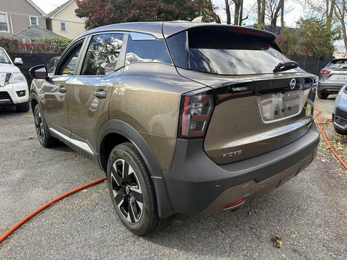 2025 Nissan Kicks SV