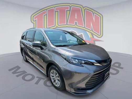 2024 Toyota Sienna LE