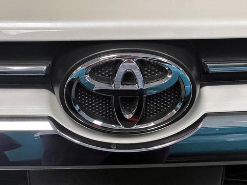Blizzard Pearl 2023 Toyota 4Runner Limited