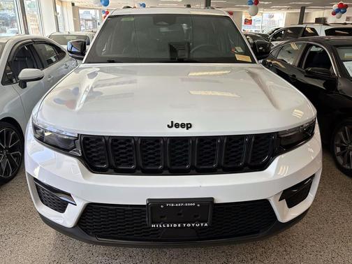 Bright White Clearcoat 2024 Jeep Grand Cherokee Limited