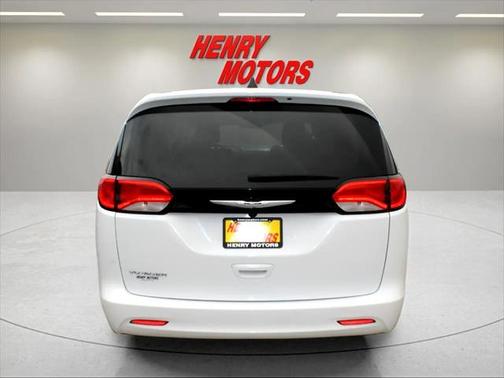 2022 Chrysler Voyager LX