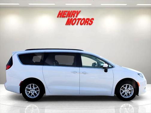 2021 Chrysler Voyager LXI