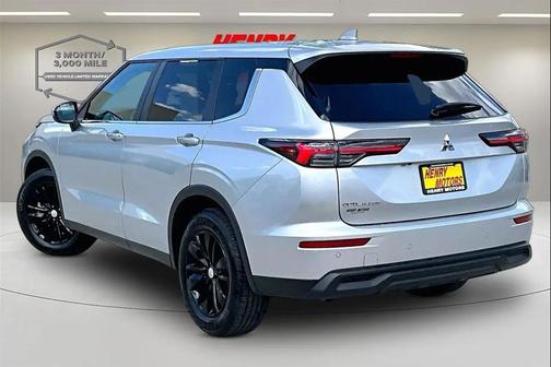 Silver 2025 Mitsubishi Outlander ES 2.5 S-AWC
