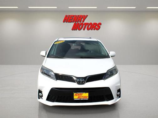 2019 Toyota Sienna SE
