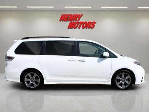 2019 Toyota Sienna SE