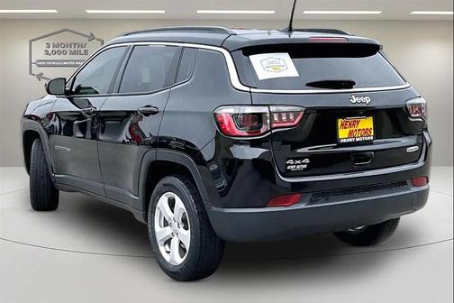 Black 2022 Jeep Compass Latitude