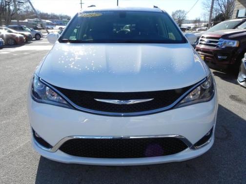 White 2017 Chrysler Pacifica Touring-L
