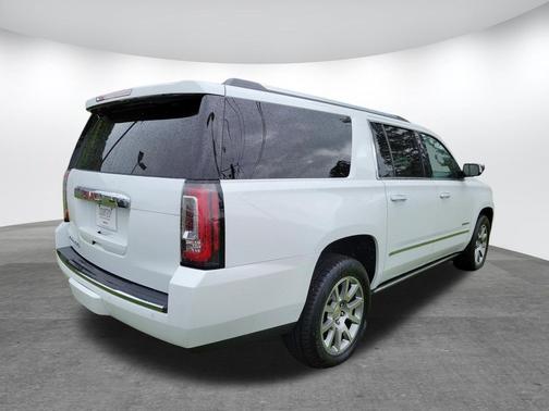 Summit White 2017 GMC Yukon XL Denali