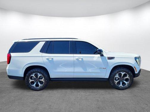 Summit White 2026 GMC Yukon 4WD AT4 Ultimate