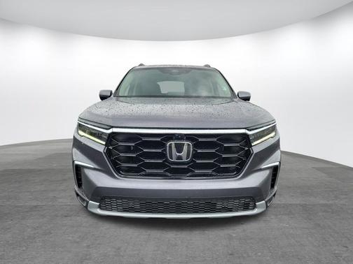 Gray 2025 Honda Pilot Elite