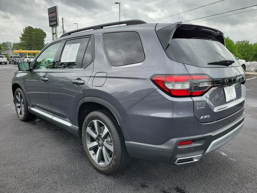 Gray 2025 Honda Pilot Elite