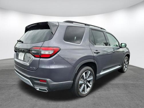 Gray 2025 Honda Pilot Elite