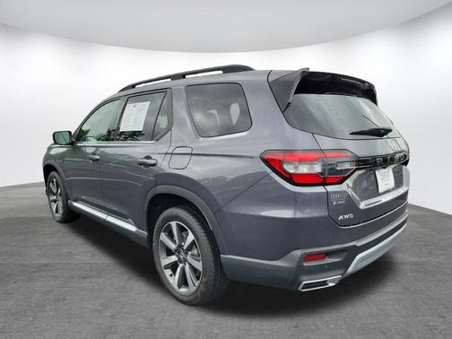 Gray 2025 Honda Pilot Elite