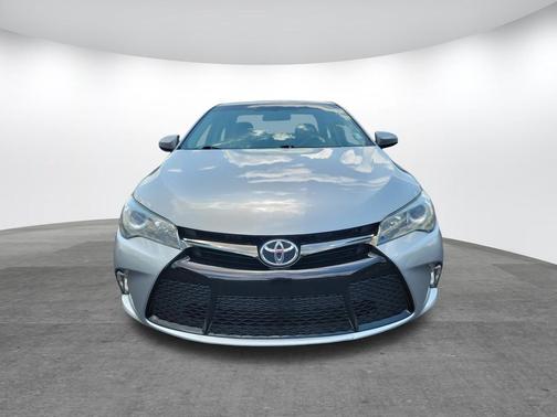 Celestial Silver Metallic 2017 Toyota Camry SE