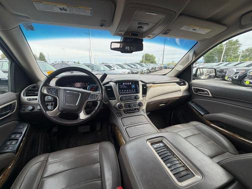 White 2017 GMC Yukon XL Denali