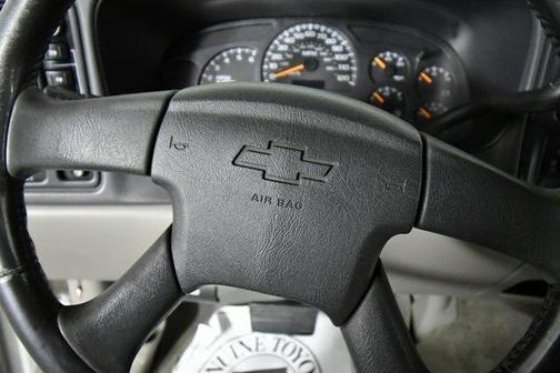 2004 Chevrolet Suburban LS