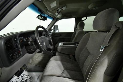 2004 Chevrolet Suburban LS