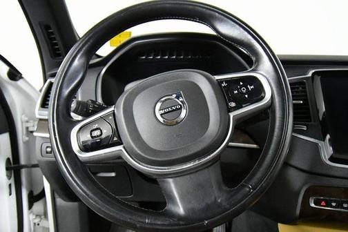 2019 Volvo XC90 T6 Momentum