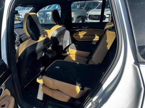2019 Volvo XC90 T6 Momentum
