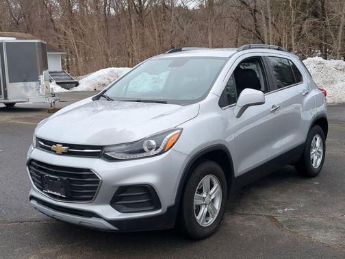 Silver Ice Metallic 2019 Chevrolet Trax LT