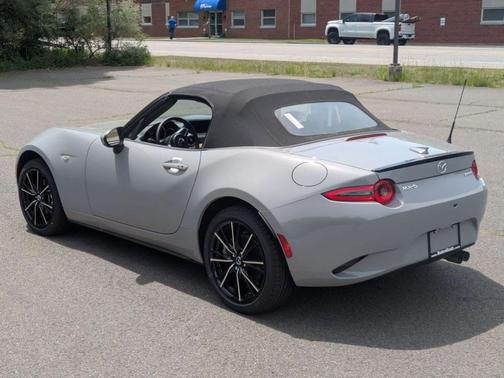 Aero Gray Metallic 2026 Mazda MX-5 Miata Grand Touring
