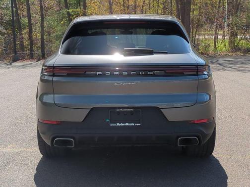 Quartzite Grey Metallic 2024 Porsche Cayenne AWD