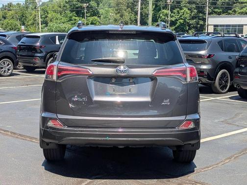Magnetic Gray Metallic 2018 Toyota RAV4 LE