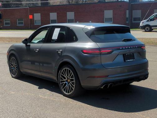 Quartzite Metallic 2019 Porsche Cayenne Turbo