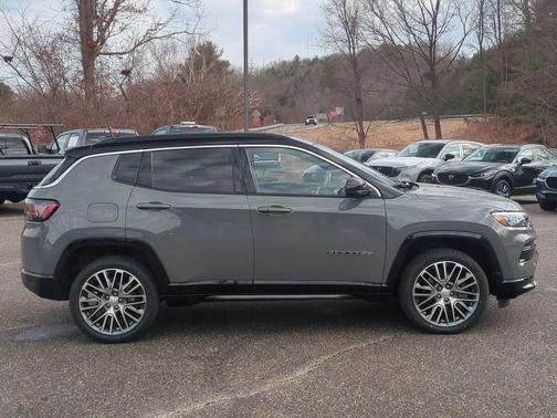Sting Gray Clearcoat 2024 Jeep Compass Limited