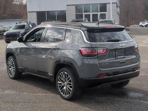 Sting Gray Clearcoat 2024 Jeep Compass Limited