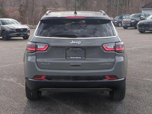Sting Gray Clearcoat 2024 Jeep Compass Limited