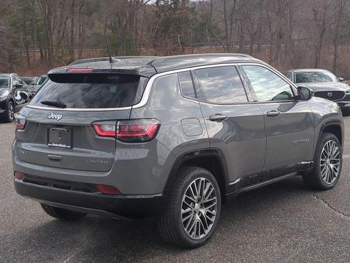 Sting Gray Clearcoat 2024 Jeep Compass Limited