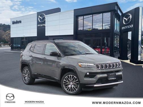 Sting Gray Clearcoat 2024 Jeep Compass Limited