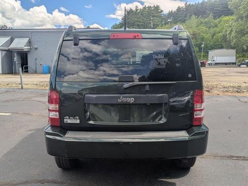 Natural Green Pearlcoat 2011 Jeep Liberty Sport
