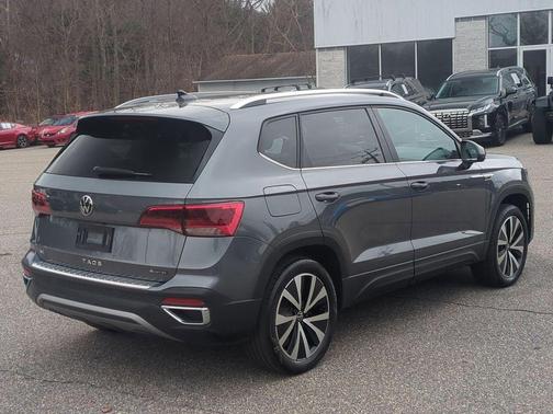 Platinum Gray Metallic 2023 Volkswagen Taos 1.5T SE