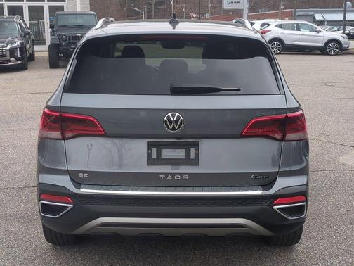 Platinum Gray Metallic 2023 Volkswagen Taos 1.5T SE