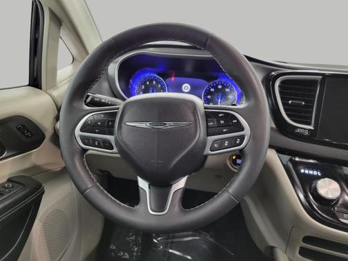 2024 Chrysler Pacifica Touring-L