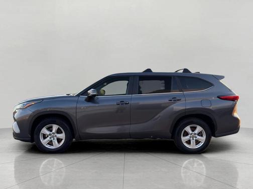 Gray 2023 Toyota Highlander Hybrid LE