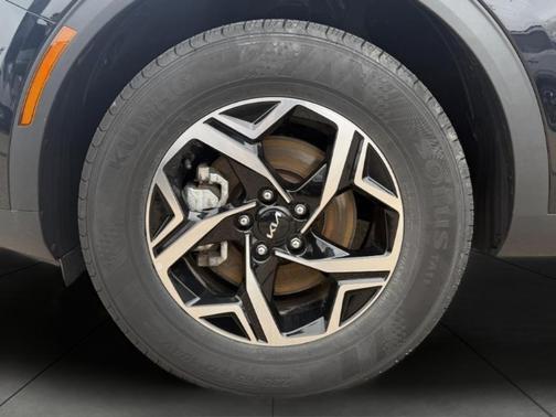 Ebony Black 2025 Kia Sportage LX