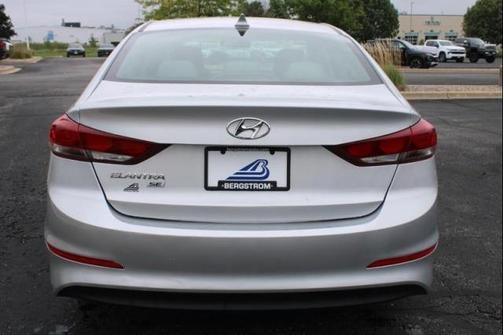 Photo 4 of 20 of 2017 Hyundai Elantra SE