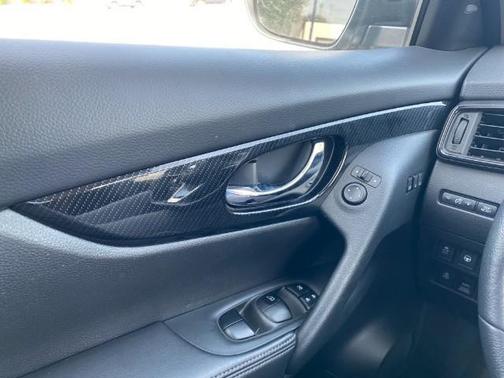 Photo 3 of 20 of 2020 Nissan Rogue SL