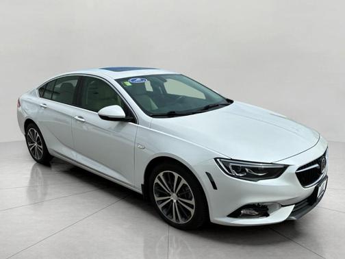 White Frost Tri-Coat 2018 Buick Regal Sportback Essence