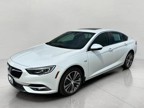 White Frost Tri-Coat 2018 Buick Regal Sportback Essence
