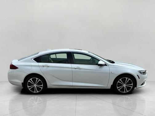 White Frost Tri-Coat 2018 Buick Regal Sportback Essence