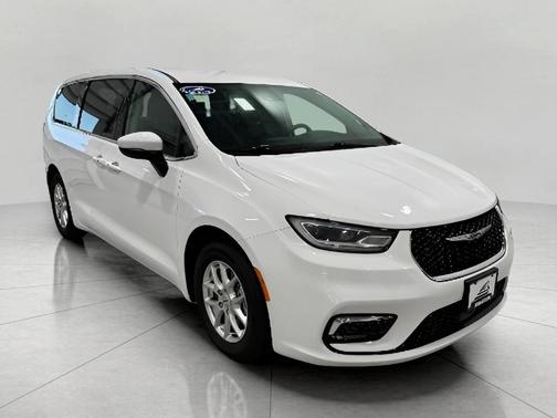 2023 Chrysler Pacifica Touring-L